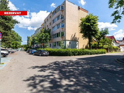 REZERVAT - Vânzare apartament cu 3 camere, decomandat - strada Codrul Cosminului