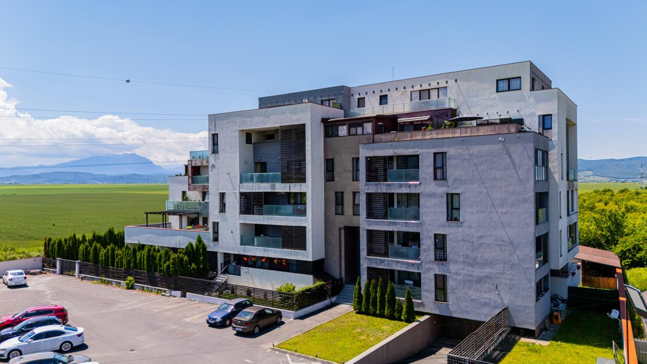 Vânzare apartament cu 3 camere, terasă de 34 mp, vedere panoramică - Ghimbav