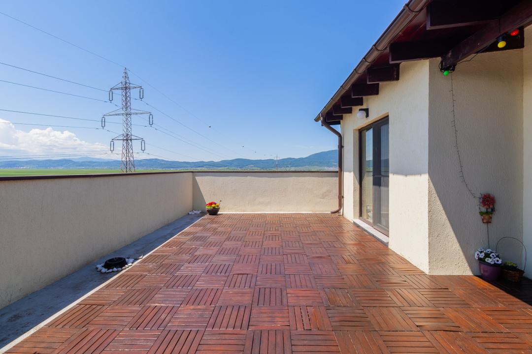 Vânzare apartament cu 3 camere, terasă de 34 mp, vedere panoramică - Ghimbav