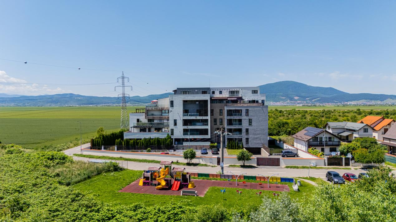 Vânzare apartament cu 3 camere, terasă de 34 mp, vedere panoramică - Ghimbav