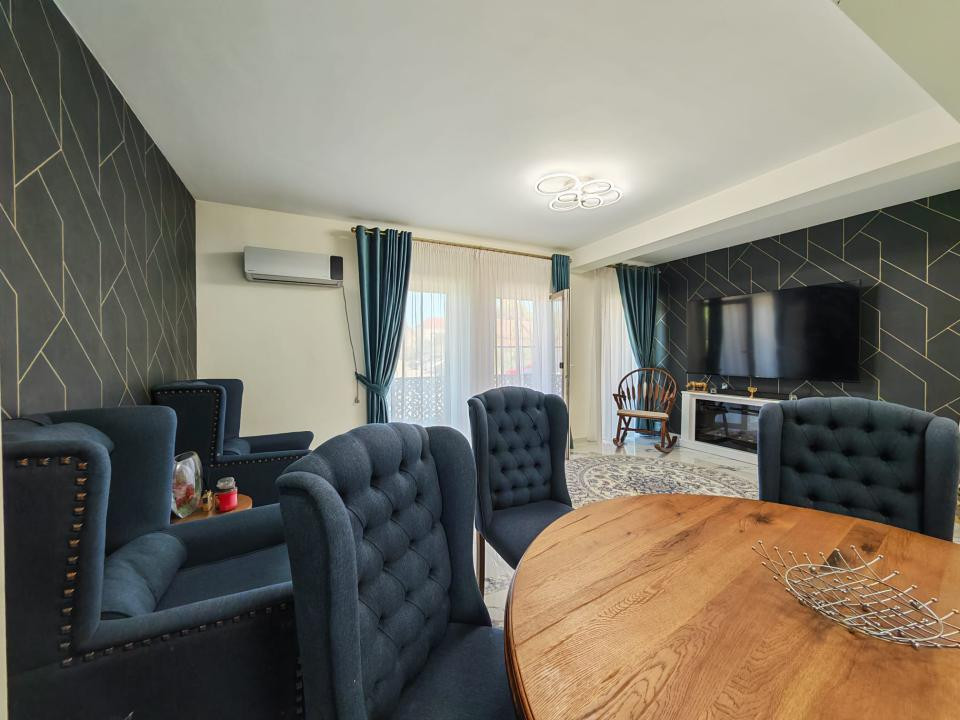 Apartament 3 camere, 2băi curte 86mp, parcare privată, zona Primarie, Selimbăr
