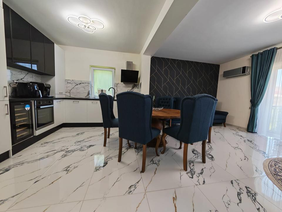 Apartament 3 camere, 2băi curte 86mp, parcare privată, zona Primarie, Selimbăr