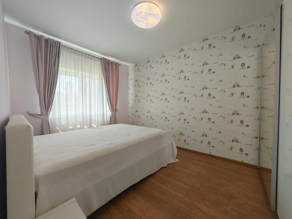 Apartament 3 camere, 2băi curte 86mp, parcare privată, zona Primarie, Selimbăr