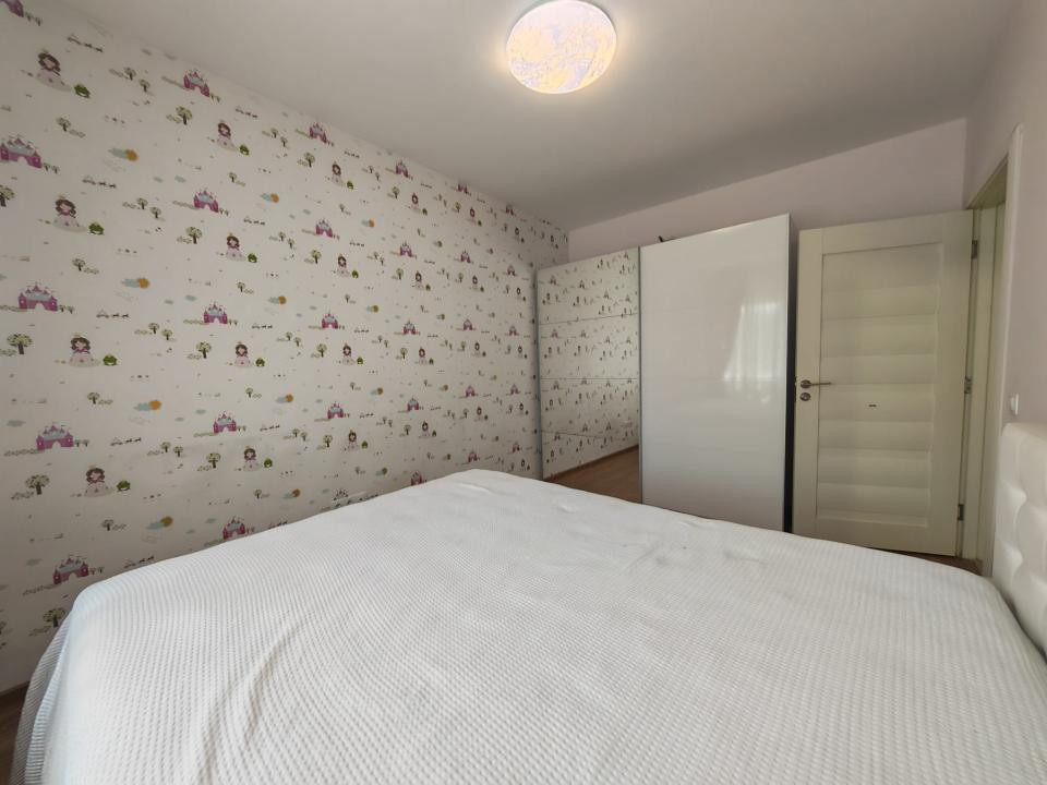 Apartament 3 camere, 2băi curte 86mp, parcare privată, zona Primarie, Selimbăr