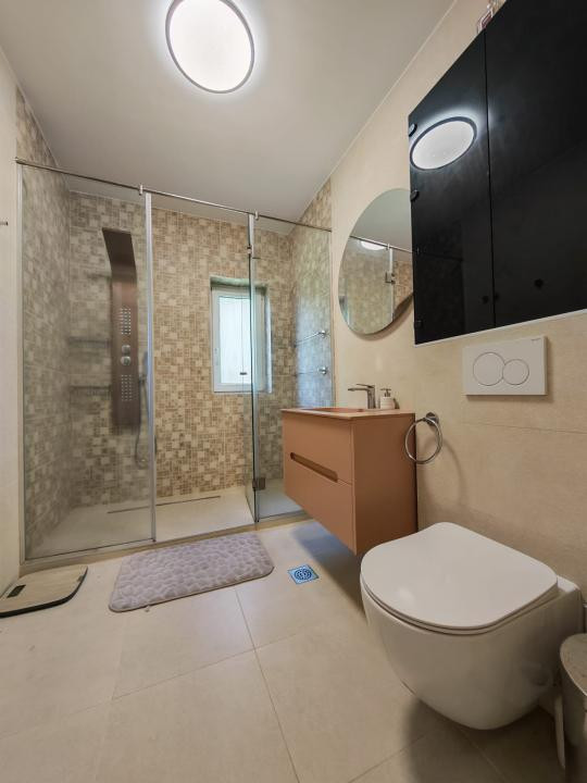 Apartament 3 camere, 2băi curte 86mp, parcare privată, zona Primarie, Selimbăr