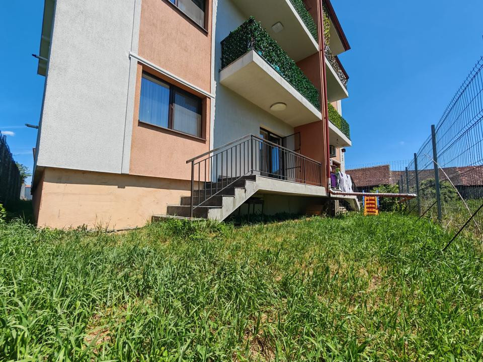 Apartament 3 camere, 2băi curte 86mp, parcare privată, zona Primarie, Selimbăr