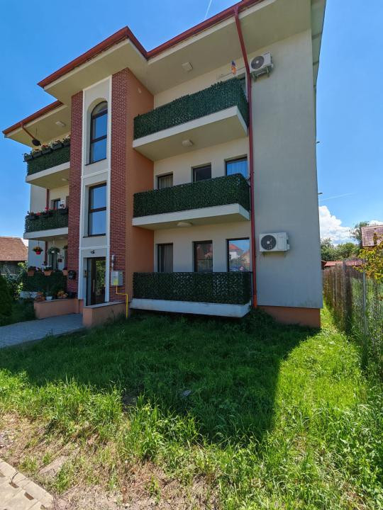 Apartament 3 camere, 2băi curte 86mp, parcare privată, zona Primarie, Selimbăr