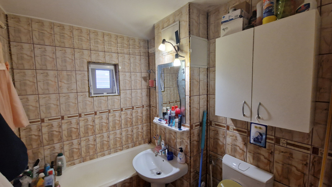 Apartament 2 camere decomandat Valea Rosie, centrala, mobilat
