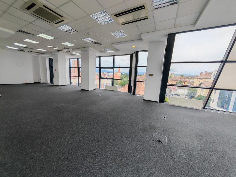 Birouri premium de închiriat | Clădire cu 6 etaje în centrul Sibiului