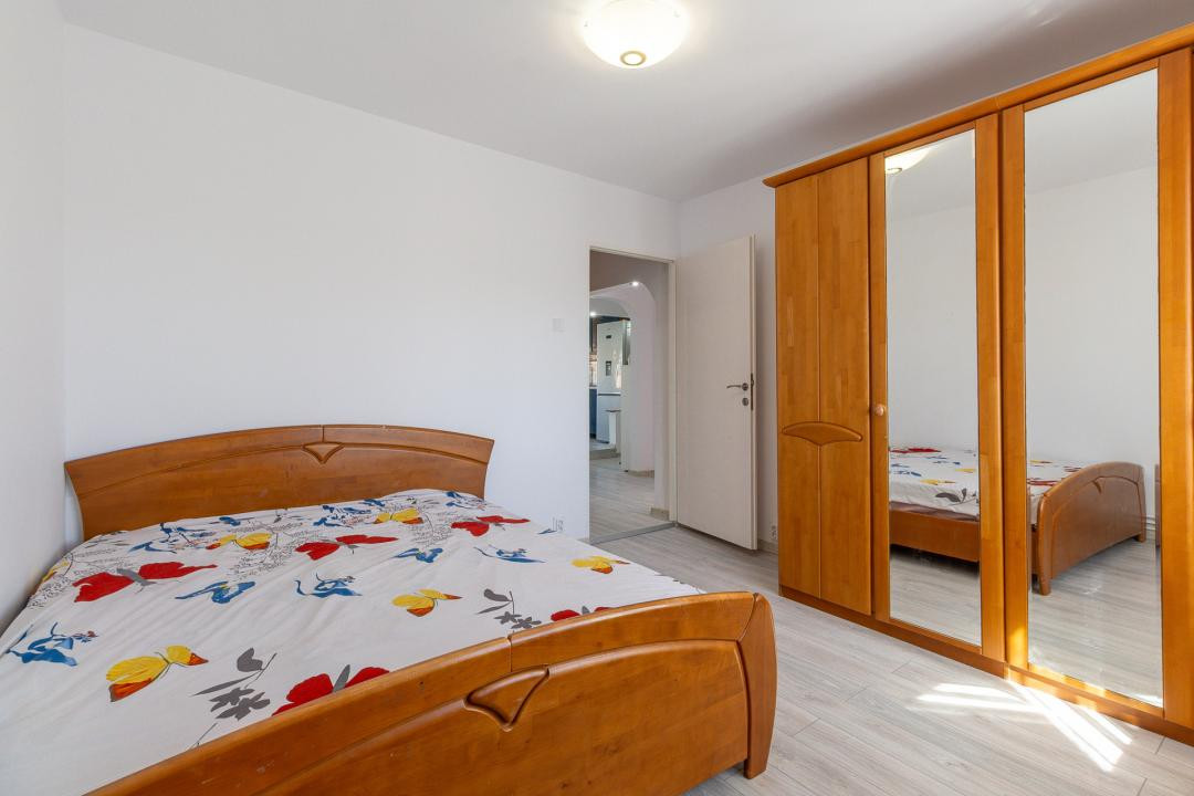 Vânzare apartament cu 3 camere, mobilat și utilat  - strada Vulturului