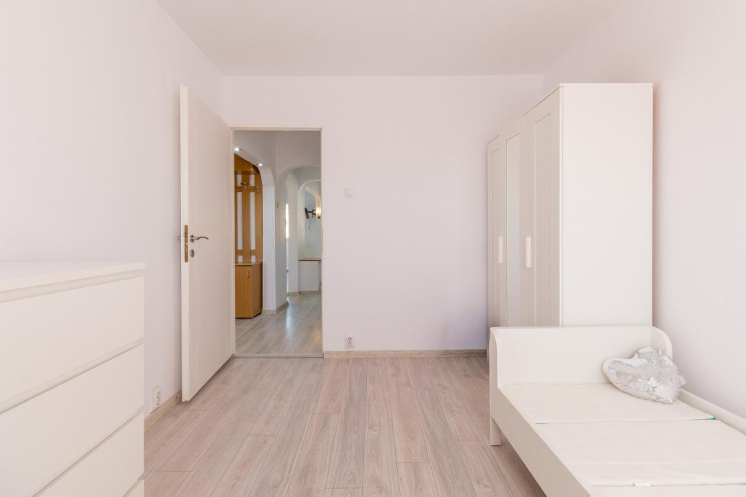 Vânzare apartament cu 3 camere, mobilat și utilat  - strada Vulturului
