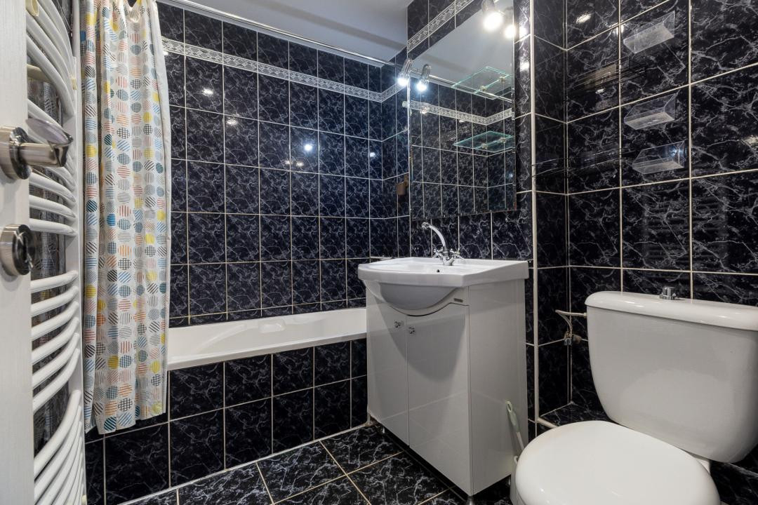 Vânzare apartament cu 3 camere, mobilat și utilat  - strada Vulturului