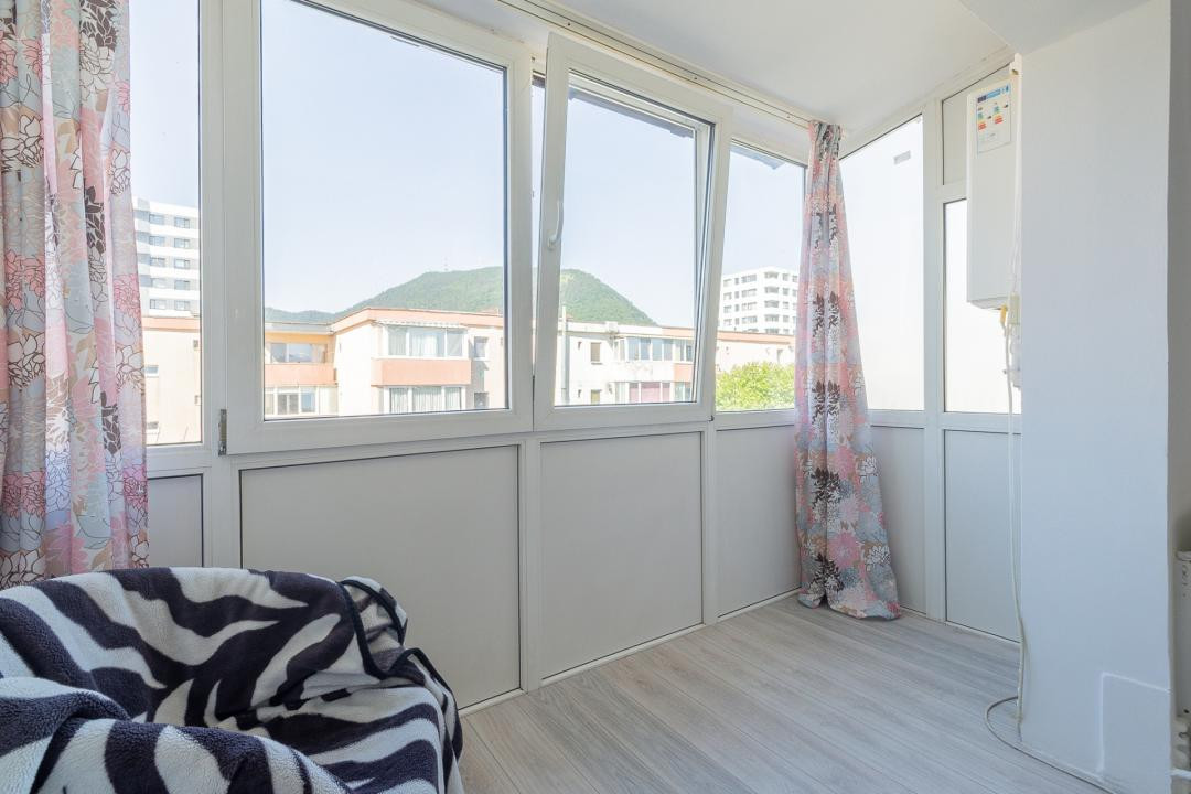 Vânzare apartament cu 3 camere, mobilat și utilat  - strada Vulturului