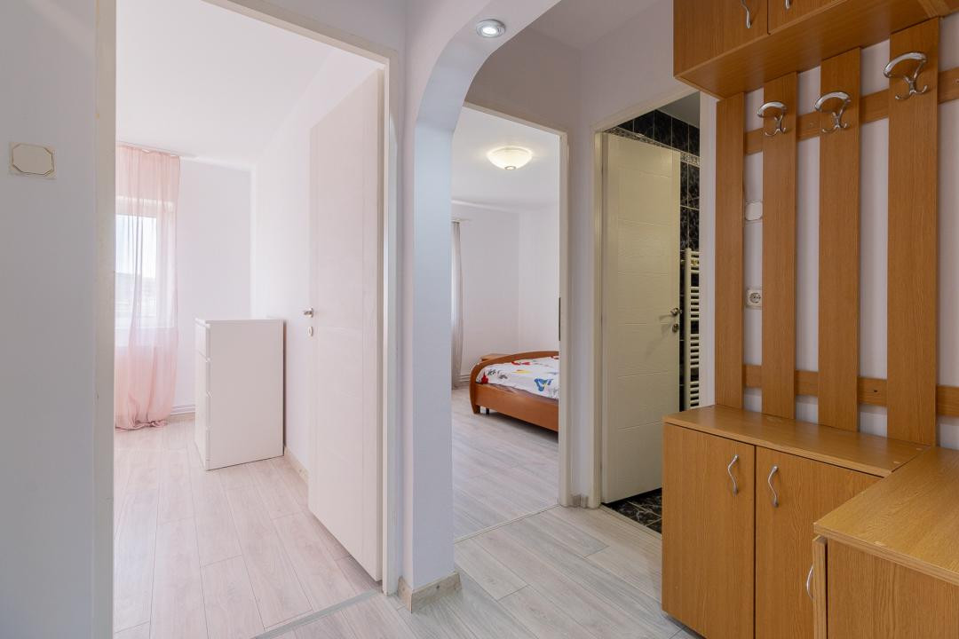Vânzare apartament cu 3 camere, mobilat și utilat  - strada Vulturului