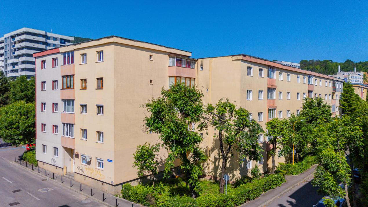 Vânzare apartament cu 3 camere, mobilat și utilat  - strada Vulturului