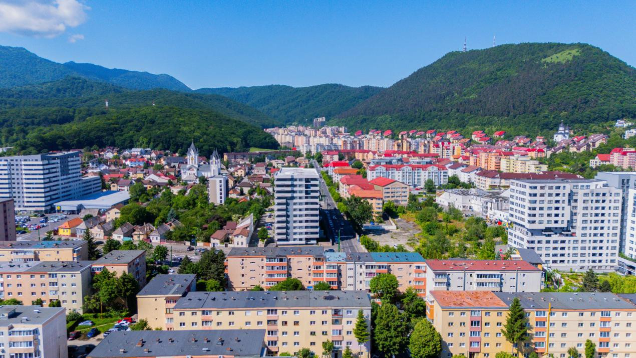 Vânzare apartament cu 3 camere, mobilat și utilat  - strada Vulturului