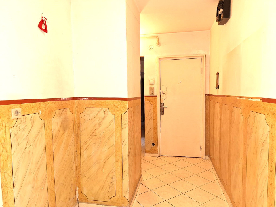 Apartament cu 3 Camere, etaj 1, Str Independentei- Tractorul