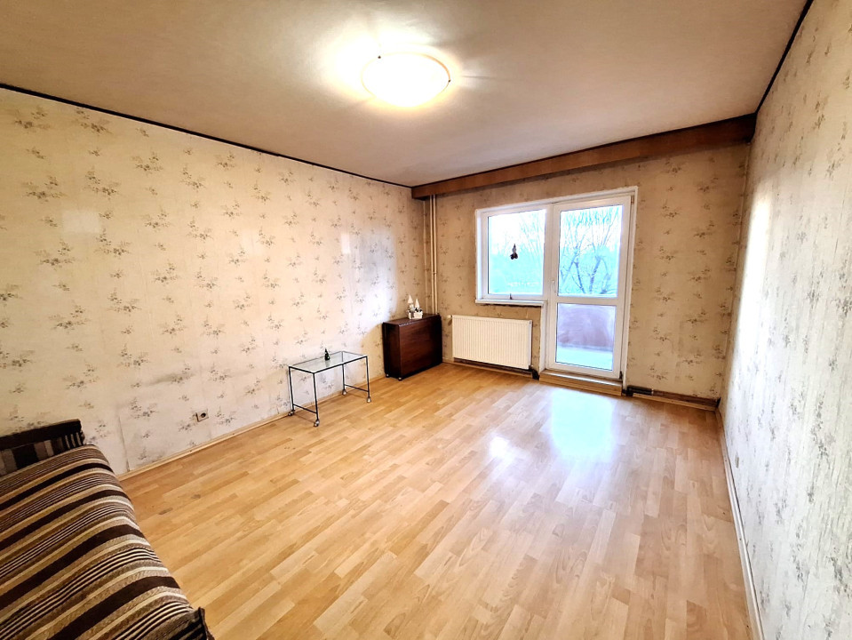 Apartament cu 3 Camere, etaj 1, Str Independentei- Tractorul