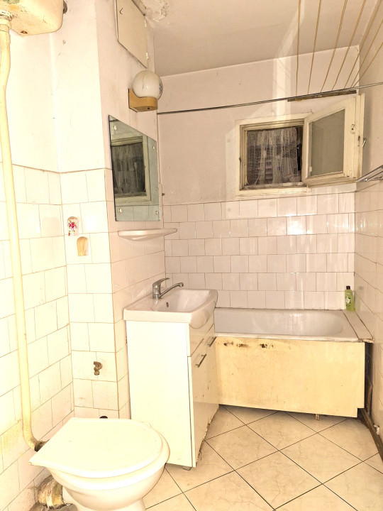 Apartament cu 3 Camere, etaj 1, Str Independentei- Tractorul