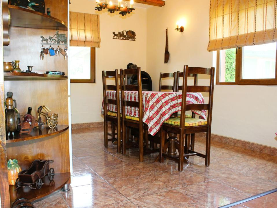 Casa noua+Casa batraneasca,Teren 7800 mp cu livada de 400 pruni, Comision 0%