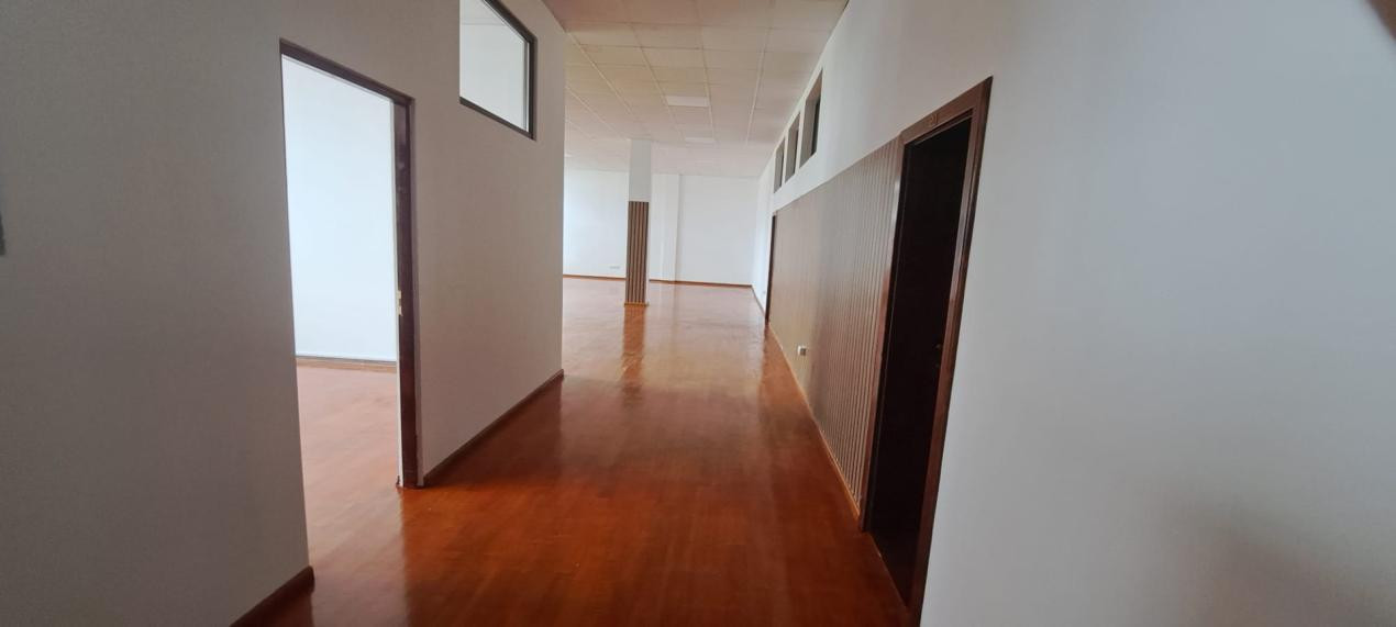 De Închiriat ,spațiu comercial/birouri – parter, acces stradal direct
