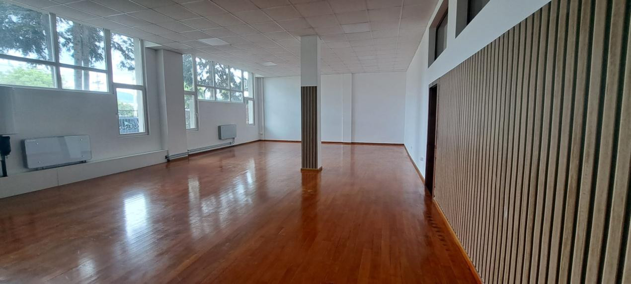 De Închiriat ,spațiu comercial/birouri – parter, acces stradal direct