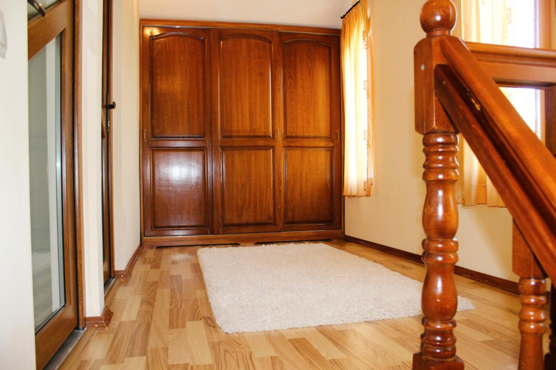 Casa noua+Casa batraneasca,Teren 7800 mp cu livada de 400 pruni, Comision 0%