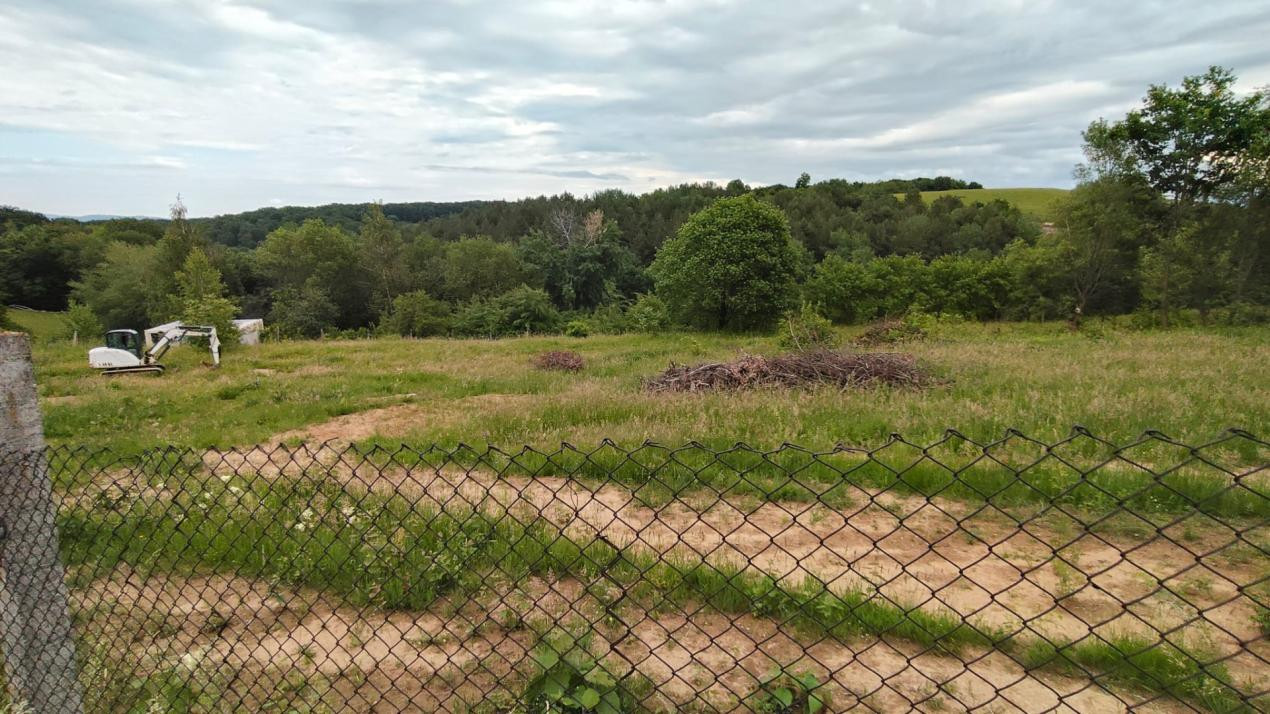 Teren Intravilan 977 mp de Vânzare în Cisnădioara – Locație de Poveste