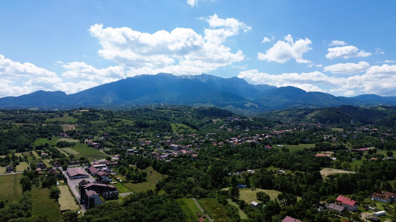 Teren intravilan 1173 mp cu utilități și cabană în Predeluț, Bran – Comision 0%