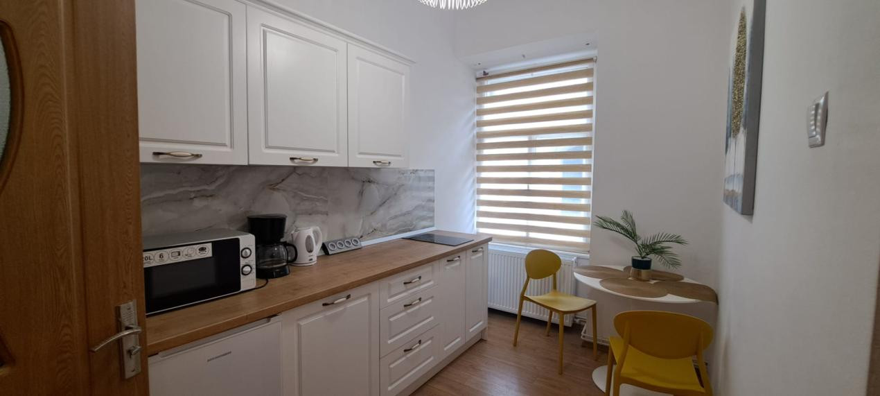 Apartament pentru inchiriere , ultracentral-centrul istoric ,mobilat si utilat