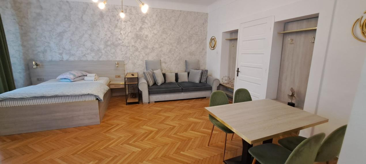 Apartament pentru inchiriere , ultracentral-centrul istoric ,mobilat si utilat