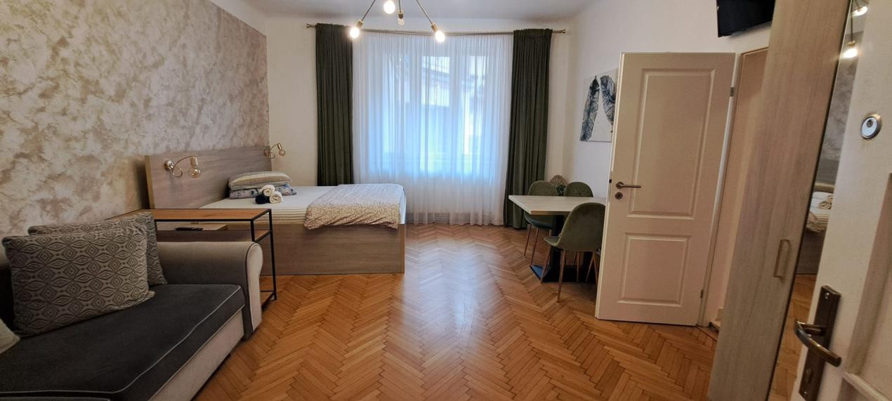 Apartament pentru inchiriere , ultracentral-centrul istoric ,mobilat si utilat