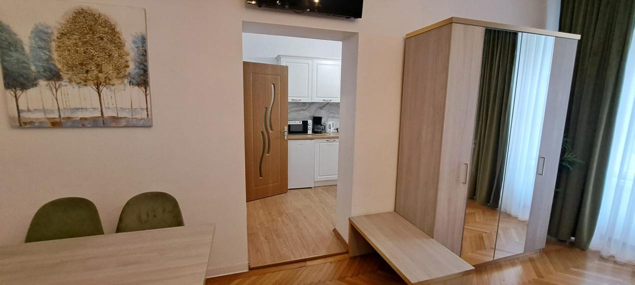 Apartament pentru inchiriere , ultracentral-centrul istoric ,mobilat si utilat