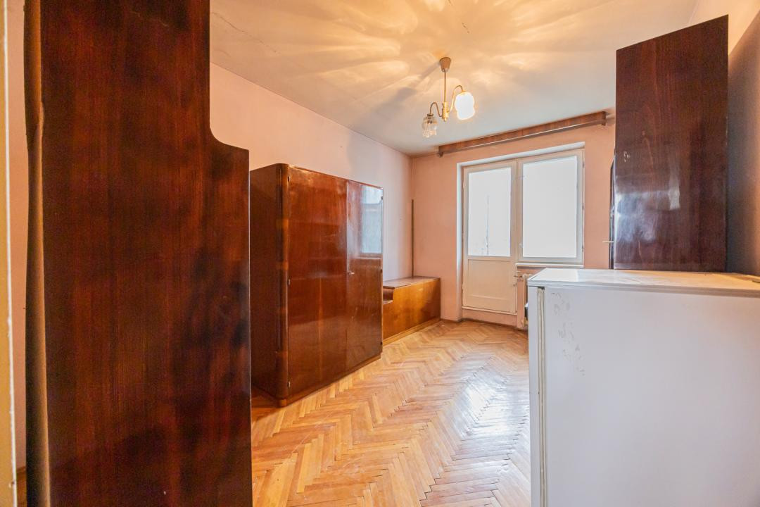Vânzare apartament cu 4 camere - zona Calea București