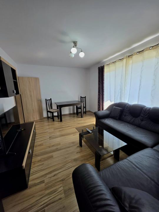 Apartament 3 camere cu parcare si grădină în Tractorul