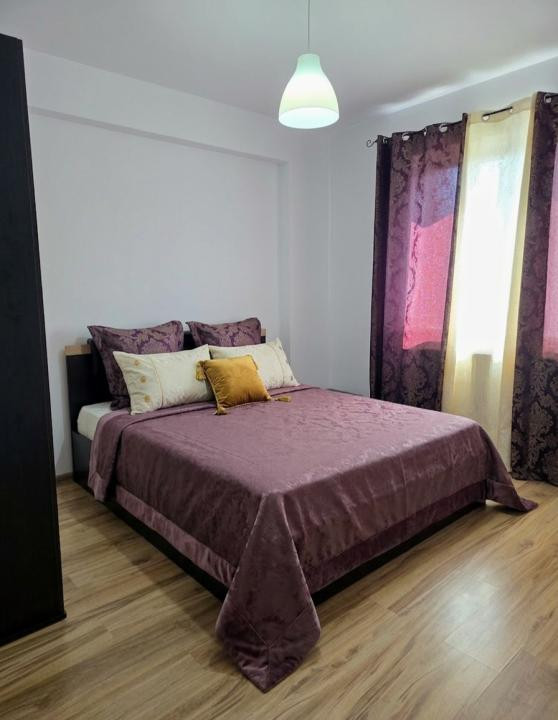 Apartament 3 camere cu parcare si grădină în Tractorul