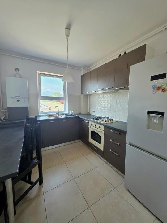 Apartament 3 camere cu parcare si grădină în Tractorul