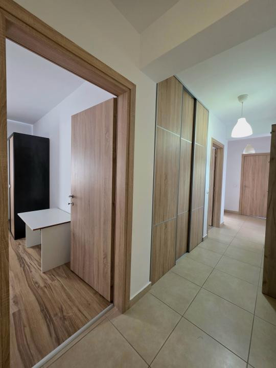 Apartament 3 camere cu parcare si grădină în Tractorul