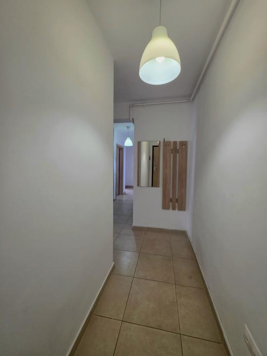 Apartament 3 camere cu parcare si grădină în Tractorul
