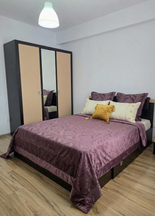 Apartament 3 camere cu parcare si grădină în Tractorul