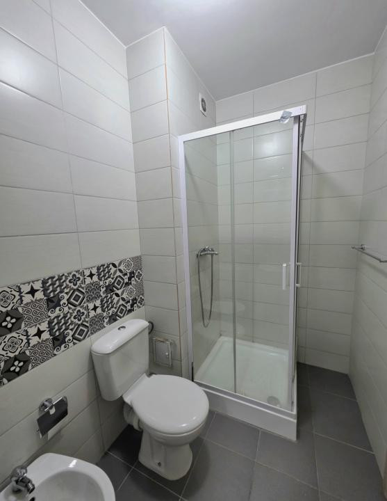Apartament 3 camere cu parcare si grădină în Tractorul