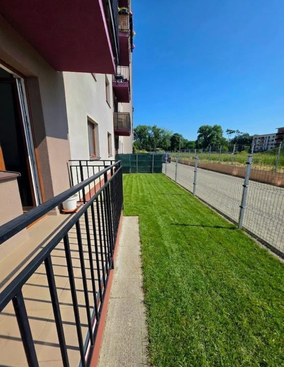 Apartament 3 camere cu parcare si grădină în Tractorul