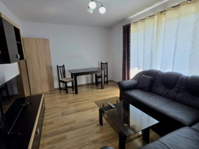 Apartament 3 camere cu parcare si grădină în Tractorul