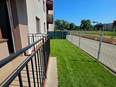 Apartament 3 camere cu parcare si grădină în Tractorul