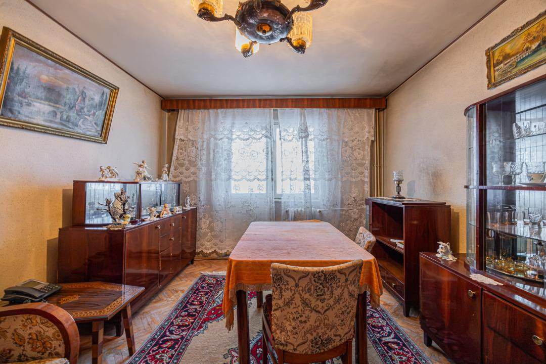 Vânzare apartament cu 2 camere, semidecomandat, strada Avram Iancu