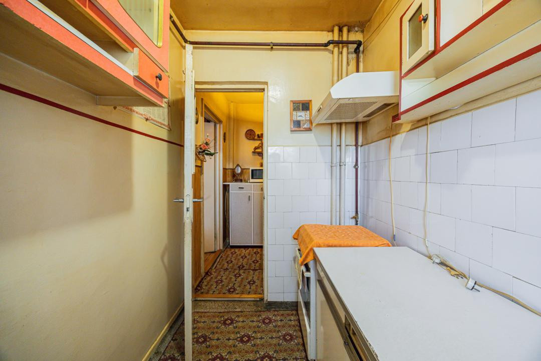 Vânzare apartament cu 2 camere, semidecomandat, strada Avram Iancu