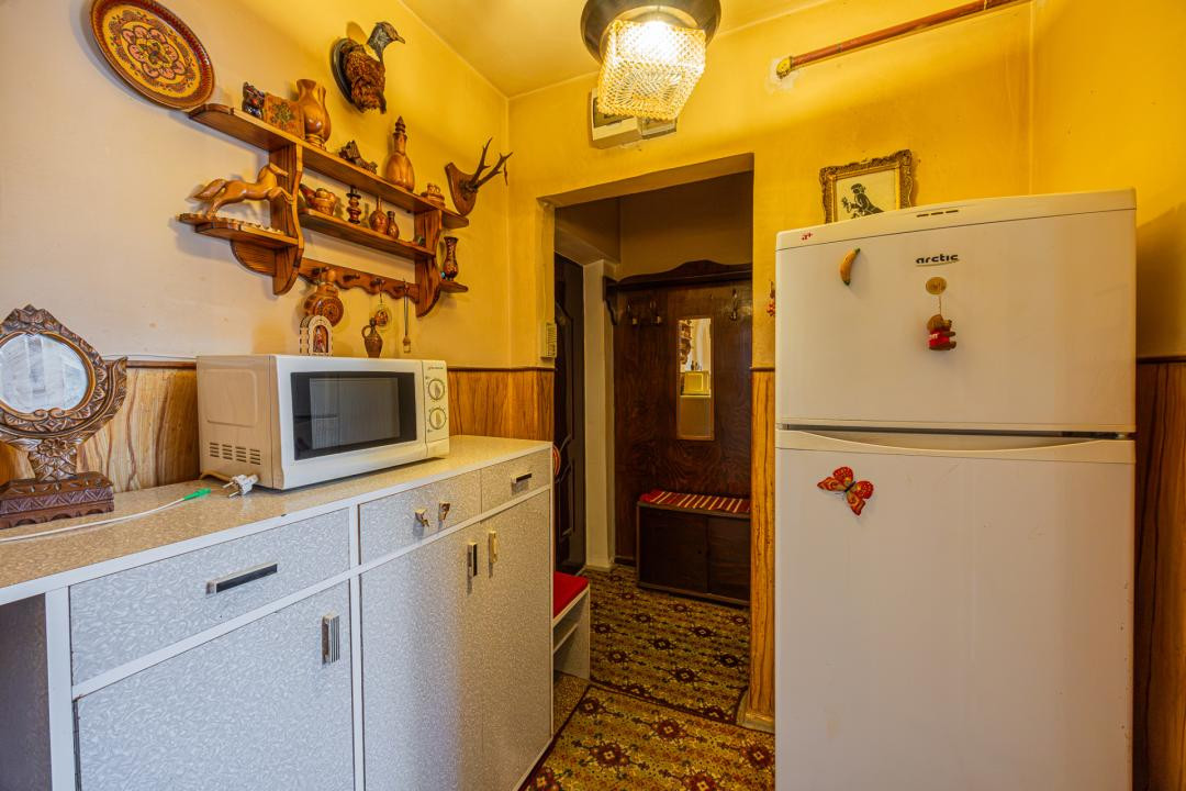 Vânzare apartament cu 2 camere, semidecomandat, strada Avram Iancu