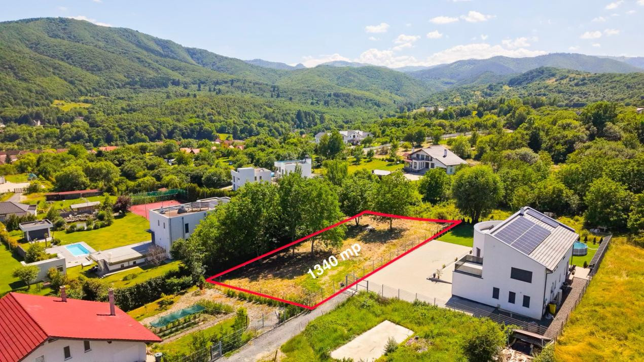 Teren 1340 mp în Cisnădioara – Cu Vedere la Cetatea Medievală și Munții Făgăraș 