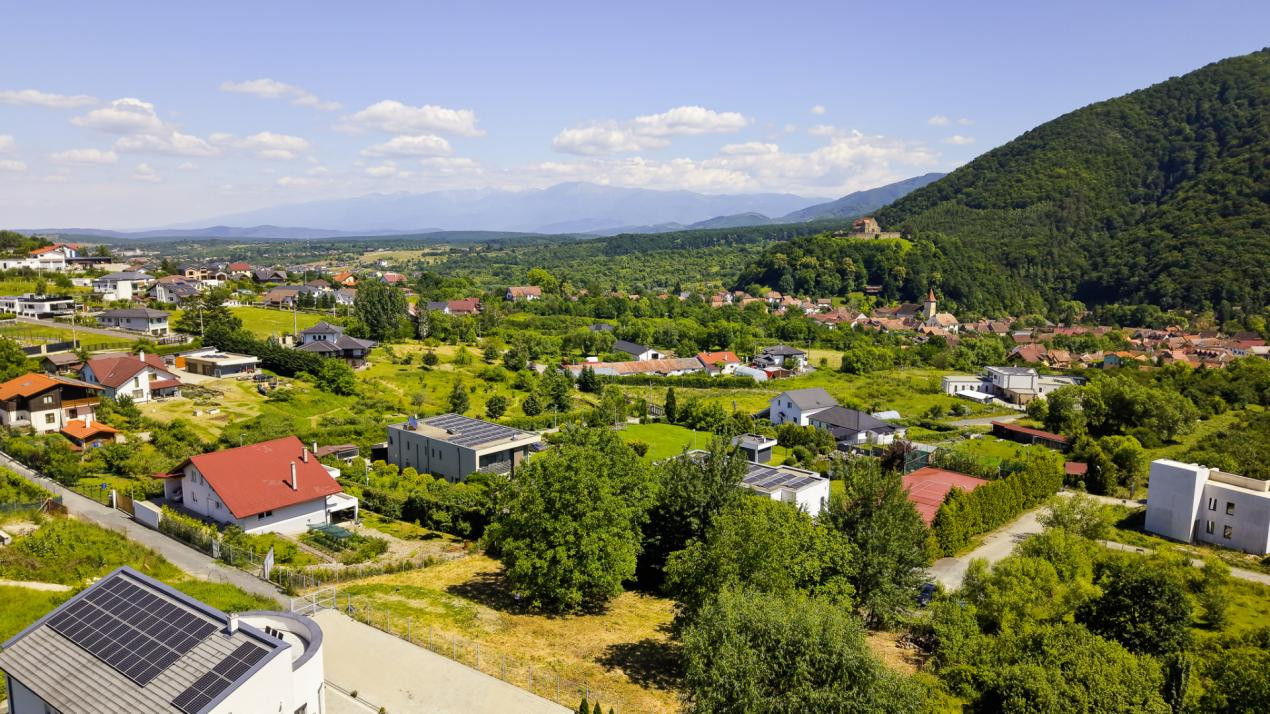 Teren 1340 mp în Cisnădioara – Cu Vedere la Cetatea Medievală și Munții Făgăraș 