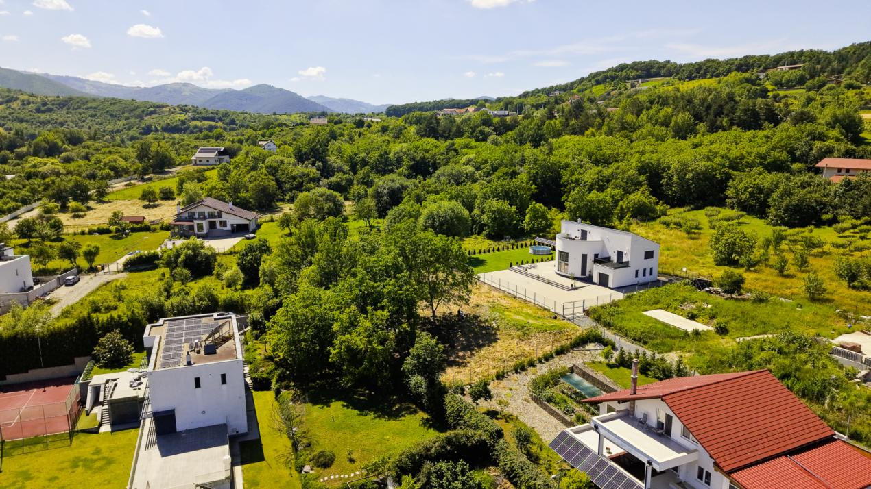 Teren 1340 mp în Cisnădioara – Cu Vedere la Cetatea Medievală și Munții Făgăraș 